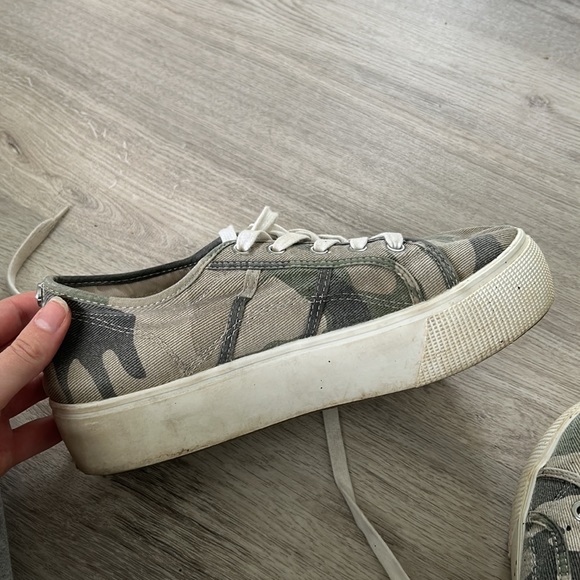 Steve Madden Camo platform shoes - Picture 3 of 3